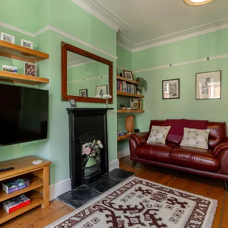Bedminster Base - Living Made Easy *
