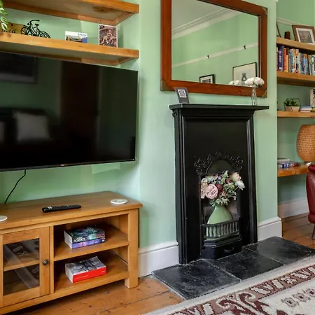 Bedminster Base - Living Made Easy *