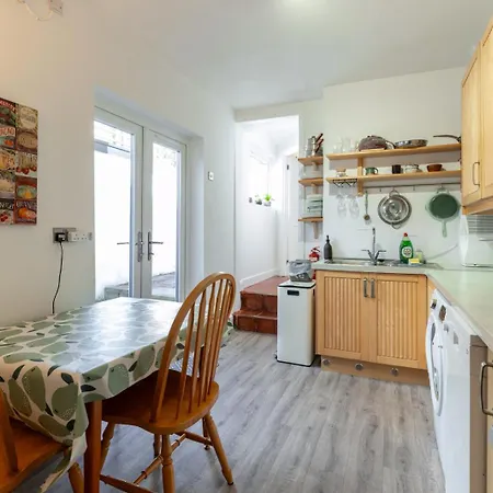Bedminster Base - Living Made Easy *