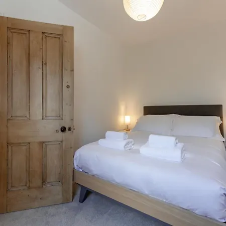 Bedminster Base - Living Made Easy *